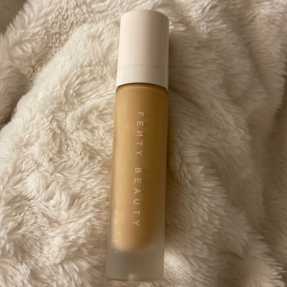 Fenty PRO FILT'R SOFT MATTE LONGWEAR FOUNDATION Shade-235